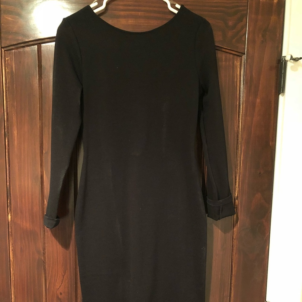 Lulu’s black long sleeve dress, with exposed back.